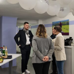 Personen unterhalten sich