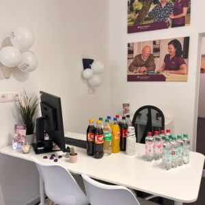 Schreibtisch mit Trinken