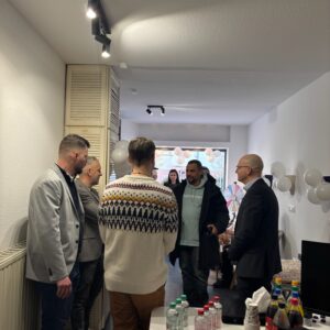 Büro von innen mit Besuchern