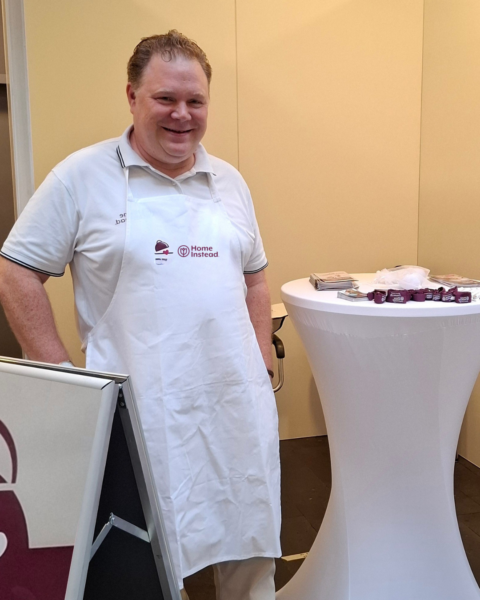 Bild von Johannes Weiß, Geschäftsführer von Home Instead bei der Seniorenmesse in Velbert