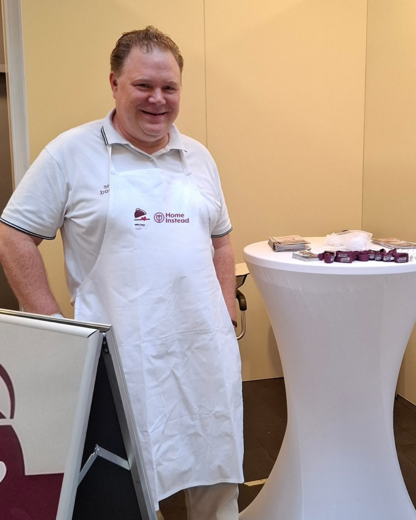 Bild von Johannes Weiß, Geschäftsführer von Home Instead bei der Seniorenmesse in Velbert